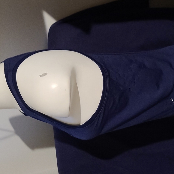 Victoria Secret Sport symmetrical cut sport tank - Picture 5 of 10